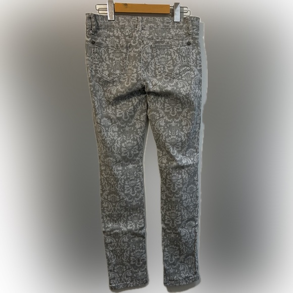 Hot Kiss Skinny Lily Woman’s jeans. Grey paisley pattern Size 5. - Picture 3 of 5